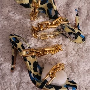 BRAND NEW CAPE ROBBIN HEELS SZ 7